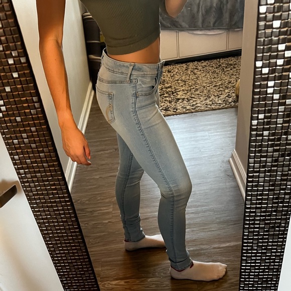 American Eagle Skinny Jeans - Picture 2 of 6